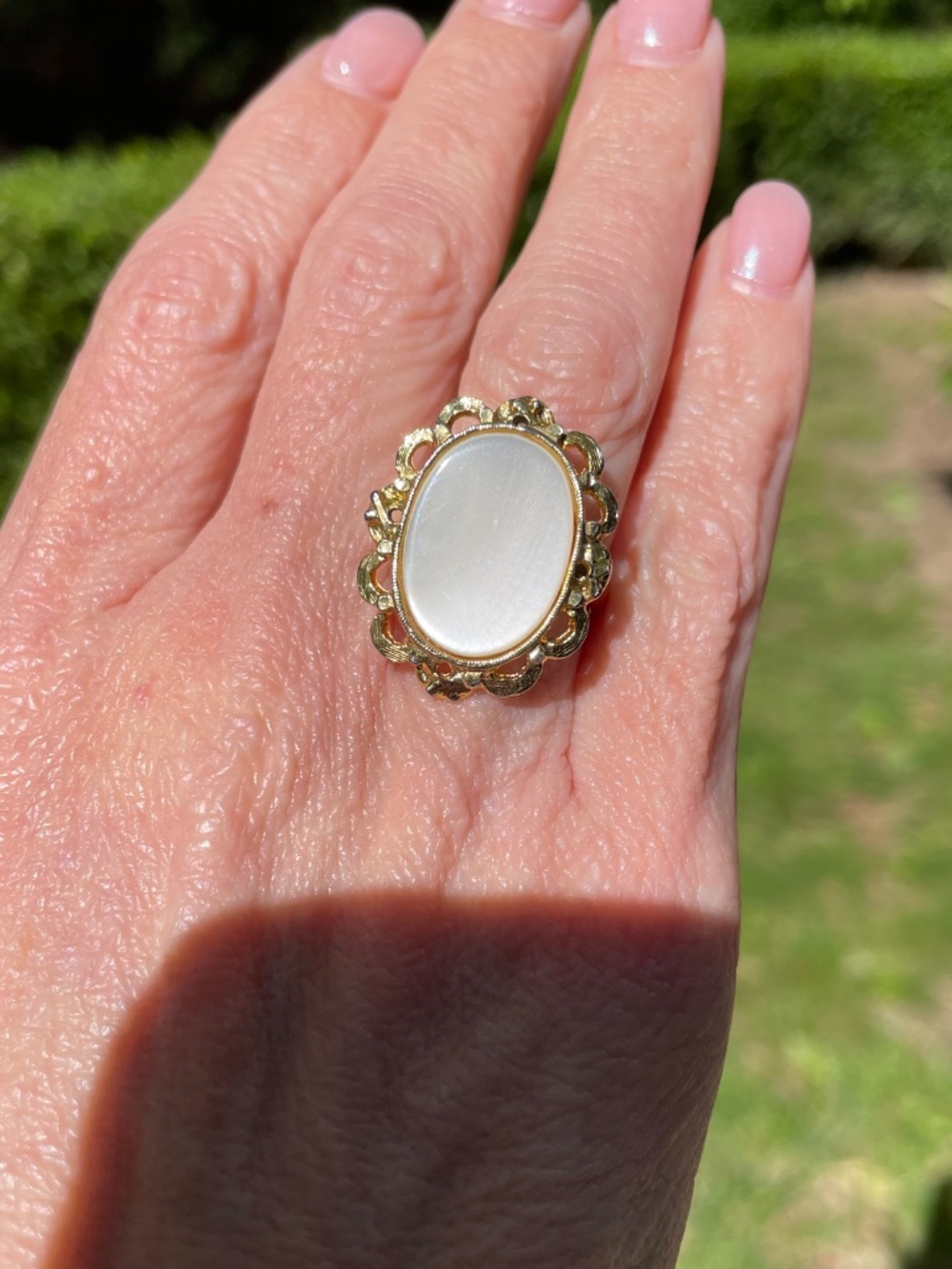 Vintage Scalloped Filigree Ring with Mother of Pearl and Split Adjustable Band - Picture 7 of 7